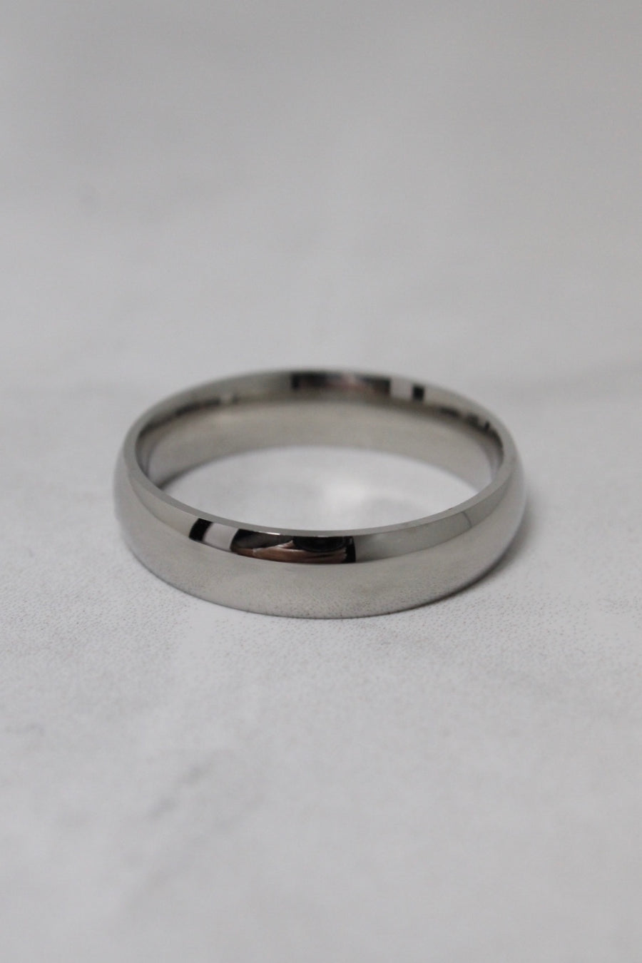 Platinum 600 5mm Domed Ring