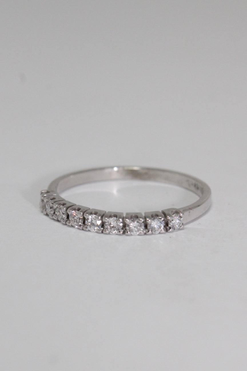 18ct White Gold 9 Stone Claw Set Diamond Ring